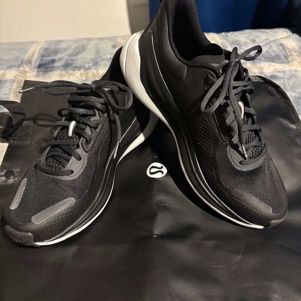 Lululemon Blissfeel trail running shoe size 8